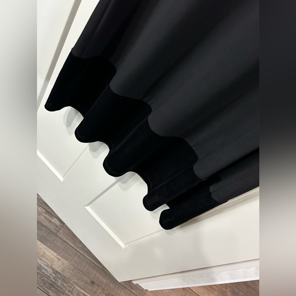 IVANKA TRUMP little black dress- Velvet, pearls and gold - Picture 5 of 6